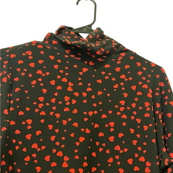Elegant Black and Red Polka Dot Turtleneck Blouse - Picture 6 of 9